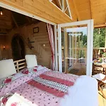 Ehm Baumhaus Nahe Therme & 아파트