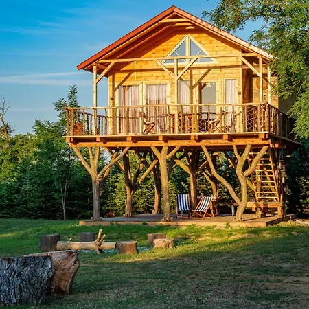 Апартаменты Ehm Baumhaus Mesteri